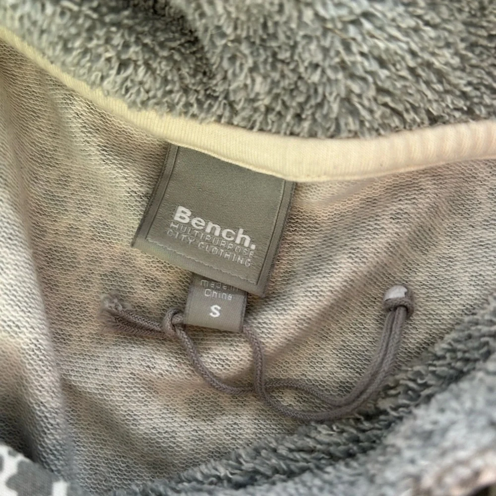 Bench patterned hoodie - Picture 4 of 4